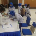 TNI AL Wujudkan Kampung Bahari Nusantara, Lanal Dumai Ajak Nelayan Bersihkan Pantai