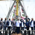 Berikan Pelayanan Kesehatan, Personel Satgas Yonif 642 Bantu Proses Khitan Warga