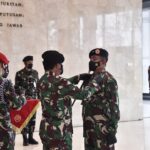 TNI Angkatan Laut Salurkan Bantuan dan Evakuasi Warga Terisolir Korban Banjir Akibat Jebolnya Tanggul Sungai Citarum