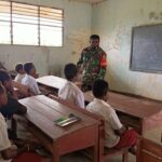 TNI Bantu Masyarakat Papua Melaksanakan Posyandu