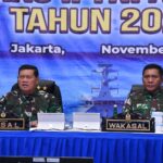 KSAL Sematkan Brevet Kehormatan Hidro-Oseanografi TNI AL Kepada Menkomarves RI