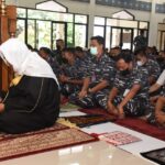 TNI AL Tarik Kapal Pengungsi Etnis Rohignya