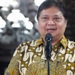Hari Lingkungan Hidup Sedunia, Le Minerale Bagikan Rompi Gratis ke Pedagang Asongan